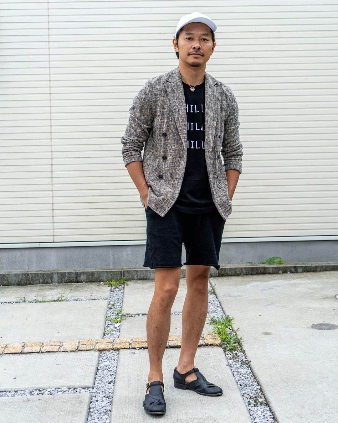 高田朋佳のインスタグラム：「Resort style...  ———————————————————————— #resortstyle #summerstyle #mensstyle #mensstyleguide #menswear #blazerstyle  #takadachannel #youtuber #onlyone #newcolonialstyle #jetset #singapore #luxuryresort #colonyclothing #singaporelife #singaporestyle  #lifestyle #fashion #mensfashions #dapper #igfashion #sprezzatura」