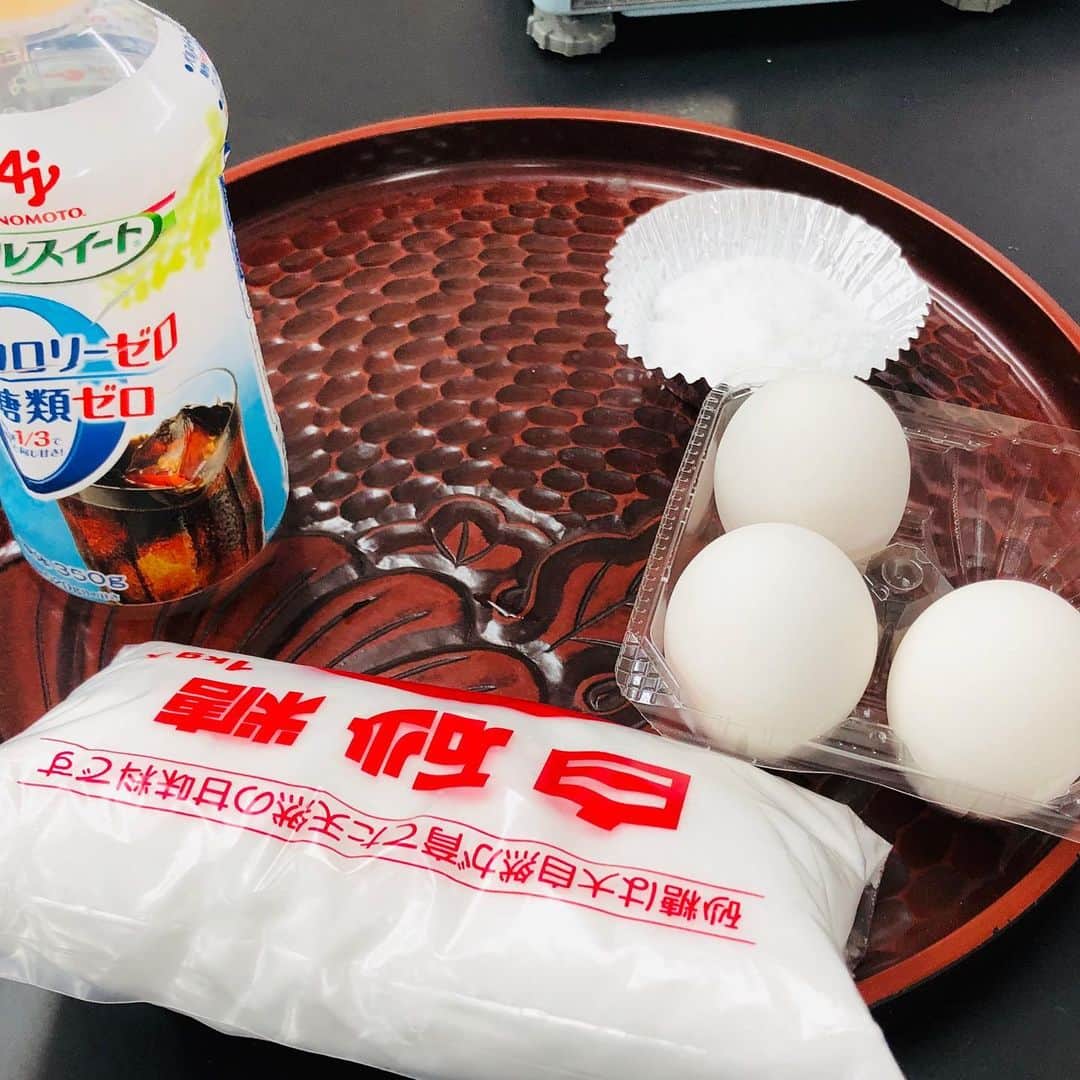 東京バイオテクノロジー専門学校さんのインスタグラム写真 - (東京バイオテクノロジー専門学校Instagram)「‪食品開発コースの実習で、低糖質甘味料を使用したスイーツ（プリン🍮）の開発を行いました‼️‬ ‪通常プリンと低糖質プリンの完成系を比較すると色、照りの違いをお分かりいただけると思います✨‬ ちょっとした違いで、製品に大きな違いが産まれる事があるのも、食品開発の面白さでもあるのです🤗‼️ ‪#食品開発 #プリン #スイーツ #bio #technology #東京 #バイオテクノロジー #専門学校 #甘味料 ‬」7月4日 18時01分 - tokyobio