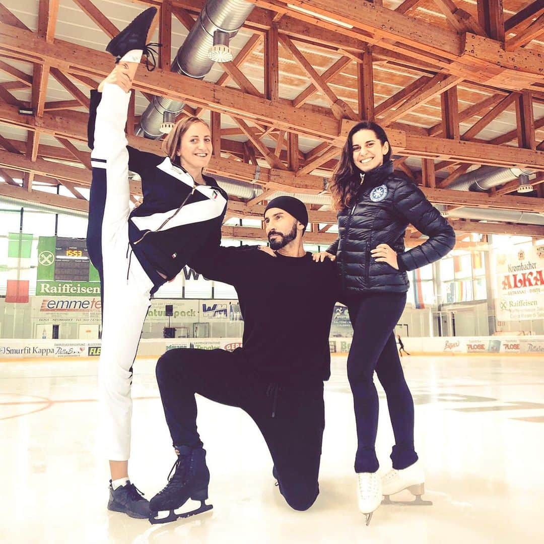 ヴァレンティーナ・マルケイのインスタグラム：「MVP Project from ON-LINE to ON-ICE! Grazie @young.goose.academy.official per la fiducia, la piacevole atmosfera e l’ospitalità 😘 Mondi che si incontrano, nuove idee che prendono forma e un progetto che si evolve.💪🏻  Avanti tutta!🚀 @nicoletta.ingusci @lorenz.magri   Ps. MVP è la combinazione dei nostri nomi: Vale Marchei & @martapagnini ♥️ ( grazie socia per la motivazione e il duro lavoro)」