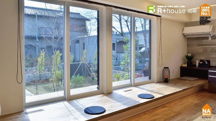 株式会社ネイブレインさんのインスタグラム写真 - (株式会社ネイブレインInstagram)「R+house 岡崎 アトリエ建築家と建てる家 ・ 「グレー×木目を基調としたおしゃれなおうち」 ・ ・ ・ #家づくりアイデア #アールプラスハウス岡崎 #しかくいおうち #グレーのおうち #木のおうち #おしゃれなおうち #リビングインテリア #大きな窓 #スケルトン階段 #木目 #個性的な家 ・ ・ ✏️土日祝日はモデルハウスオープン！ ふらっとお気軽にお立ち寄りください🙆‍♀️ モデルハウス:セダイエシエロ 住所:岡崎市東大友町63-1 日時:土日祝日10時〜18時 駐車場:敷地内にあります 備考:平日をご希望の方はご連絡ください 備考:新型コロナウイルス対策しています - - - - - - - - - - - - - - - - - - - - - - - - -﻿ \\ 🏠づくり初心者さんへ🔰イベント //﻿ ┗（ @nabrain ）トップのURL 　イベント情報から予約！﻿ ┗#オンラインセミナー 開催しています📱🖥 - - - - - - - - - - - - - - - - - - - - - - - - - ﻿ ﻿・ #ネイブレイン#nabrain#愛知#岡崎#注文住宅#工務店#マイホーム記録 マイホーム#マイホーム計画#マイホームアカウント#家づくり#家づくりポイント#家づくり初心者#家づくりはじめました#家づくり記録#おしゃれな家に住みたい#おしゃれな暮らし#暮らしの提案#スキマの少ない家 ・ 本写真画像は全国各地のR+houseネットワーク加盟工務店が施工した物件を撮影したものを同ネットワーク全体の広告宣伝のために使用しているものであり、当該物件が特定の工務店等の施工物件であることを 保証するものではありません。」7月4日 18時04分 - nabrain
