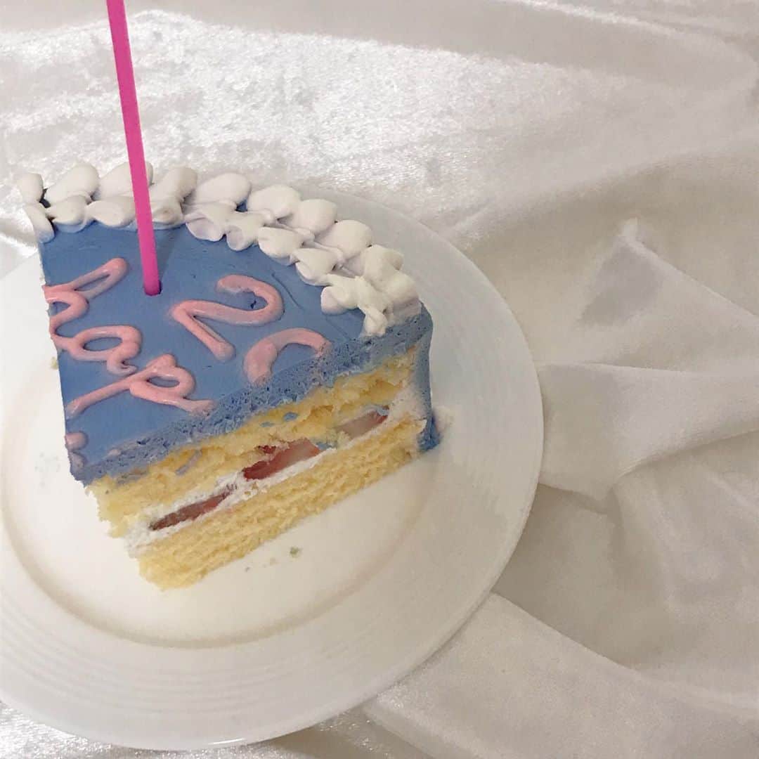 野崎奈菜さんのインスタグラム写真 - (野崎奈菜Instagram)「お姉ちゃんが誕生日だったのです♡ 歳の差を毎年感じる日です。  色味がかわいいケーキ🎂 こんなケーキが作れたらいいのに。と思います🤔 いつか作りたい♡」7月4日 18時17分 - lunelapin_na7