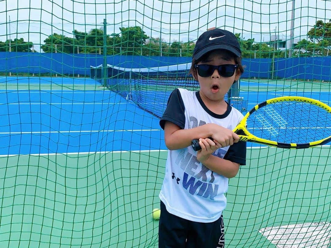 仲間リサのインスタグラム：「すっかりテニス少年👦🏻💙  #tennis🎾」