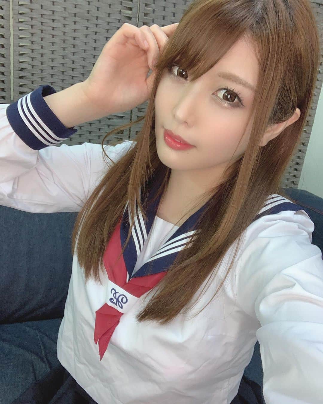 新村あかりのインスタグラム：「YouTubeの撮影でセーラー服着ました。笑  #youtube  #セーラー服  #コスプレ」