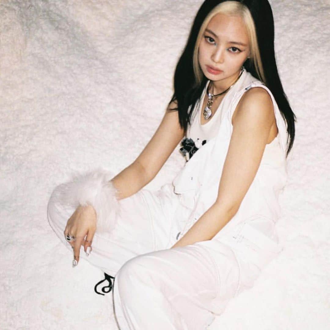 原涼香のインスタグラム：「Perfect Jennie's hair 🤍 大胆なface highlight 💯💯 ㅤㅤㅤㅤㅤㅤㅤㅤㅤㅤㅤㅤㅤ」