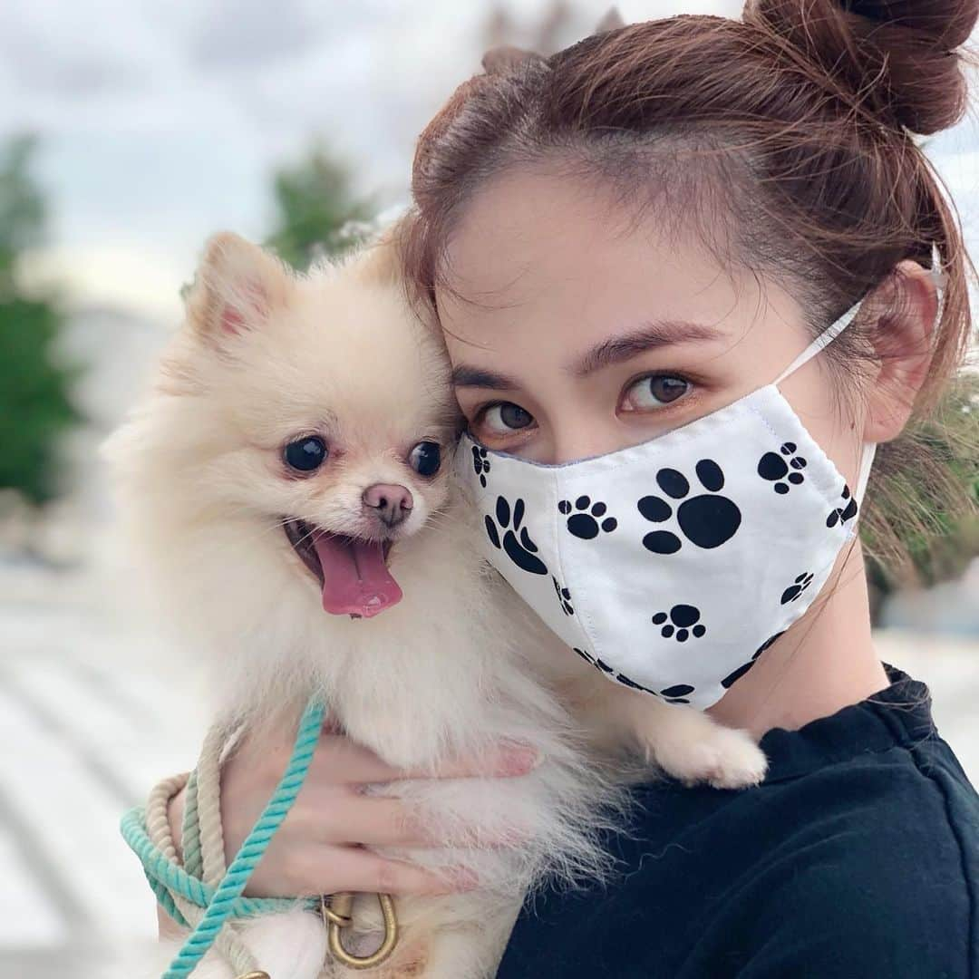 YUCAMAMEさんのインスタグラム写真 - (YUCAMAMEInstagram)「🐾 PAW🐾 マミー作お散歩用マスク🐶💓 . #お散歩 #お散歩🐾 #お散歩コーデ #お散歩用マスク #手作りマスク #肉球 #駒沢公園ドッグラン #いぬバカ部 #いぬすたぐらむ #いぬのいる暮らし #いつも一緒 #dogpark #dogparkfun #mask #newmask #paws #dog #doglover」7月4日 18時15分 - yucamame