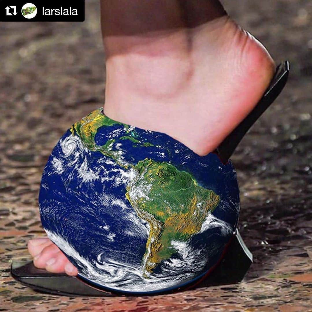 アツシナカシマのインスタグラム：「#atsushinakashima #アツシナカシマ #mfw #art #shoes #pumps #ootd #outfits #3dprinting」