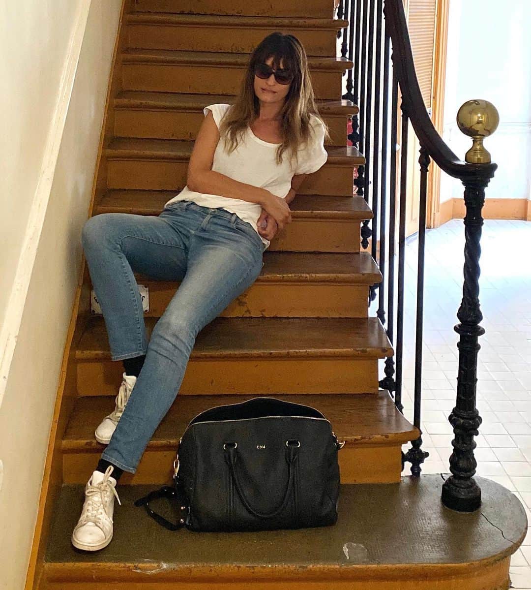 カロリーヌ・ド・メグレのインスタグラム：「I bought this coolest bag created by @elisasednaoui ❤️❤️❤️ 100% of the proceeds (after cost of production) goes to her foundation  @funtasiaeducation which provides grassroots learning programs for youth and adults in Egypt, Italy, USA and Mexico. Handcrafted in Spain by @josefinabags Find the different bags/pouches she created in @elisasednaoui ‘s link in bio」