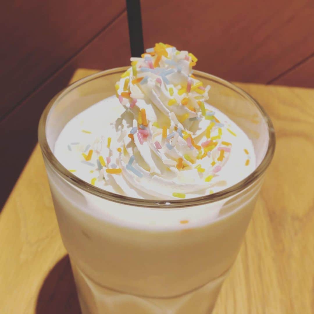 ひうらさとるのインスタグラム：「✨✨✨ #milkshake  #kinosakiburger」
