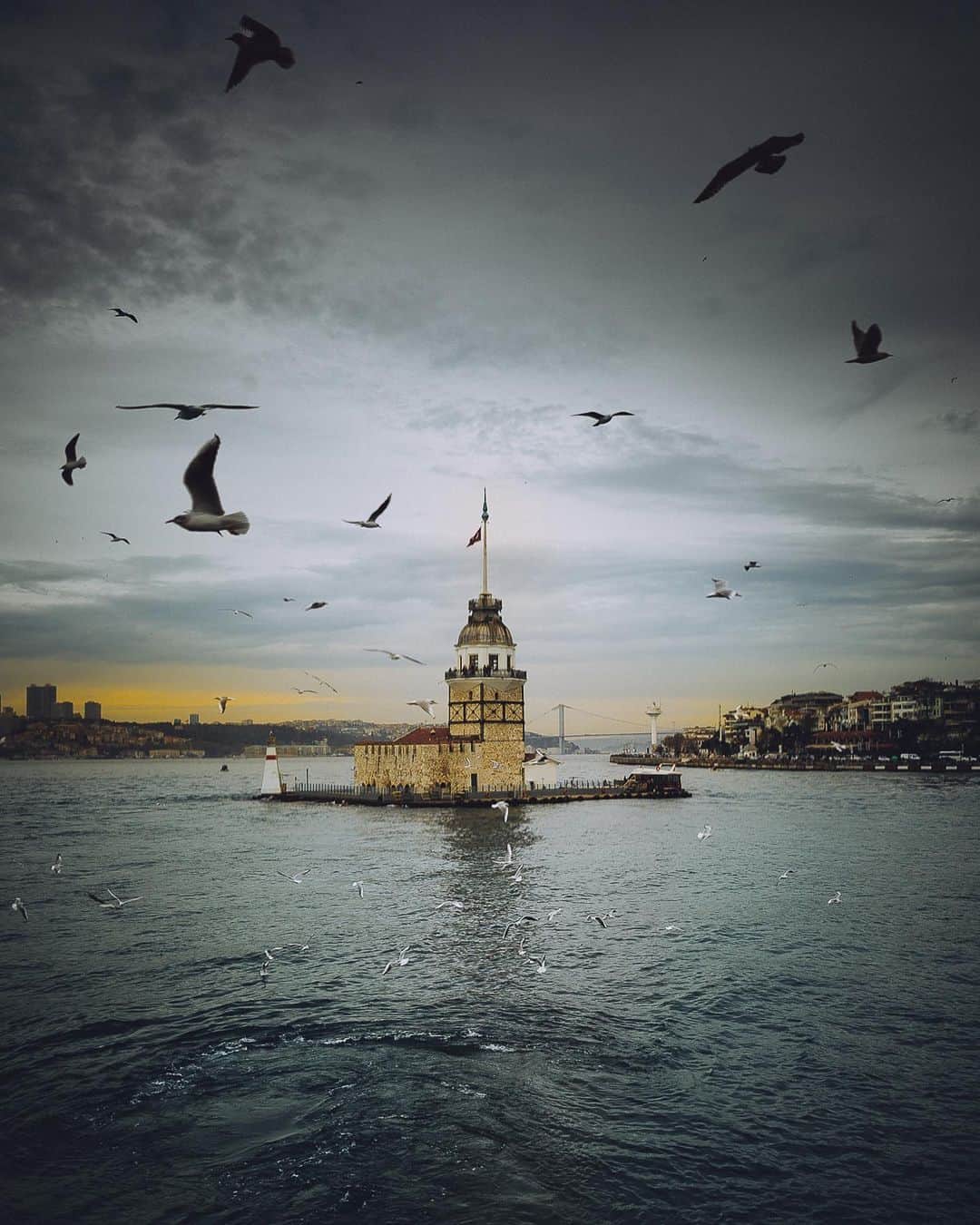 Thomas Kakarekoのインスタグラム：「daydream in blue  Can’t even describe how much I missed Istanbul during the last couple of months and now I’m slowly starting to make plans for my return. What places have you been missing the most during these crazy times? Let me know in the comments!  #istanbul」