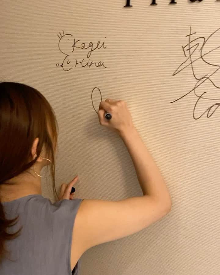 美容整体師川島さん。のインスタグラム：「さまぁ〜ずさんの番組に出演してる 桃衣かほちゃん👨‍⚕️ @momoikaho  . 今月も川島式小顔矯正で メンテナンスしていきました☺️ . #整体Filament #美容整体川島さん  #小顔 #東京  #宮崎」