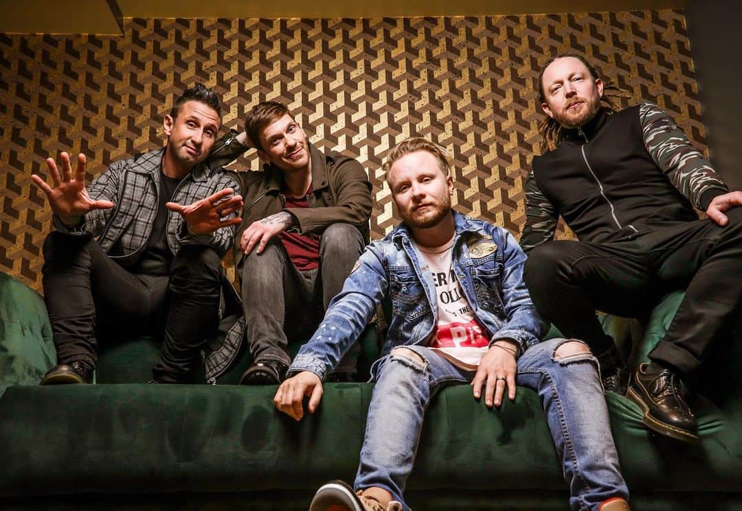 Shinedownさんのインスタグラム写真 - (ShinedownInstagram)「Please be respectful this weekend. No matter what, each day we are one day closer 💛🤘. Have a happy and safe #4thofjuly Shinedown Nation!  #knowledgeispower #dontgiveup #atlasfalls #westandtall #besafe #besmart . . 📷 @sanjayparikhphoto」7月5日 5時46分 - shinedown
