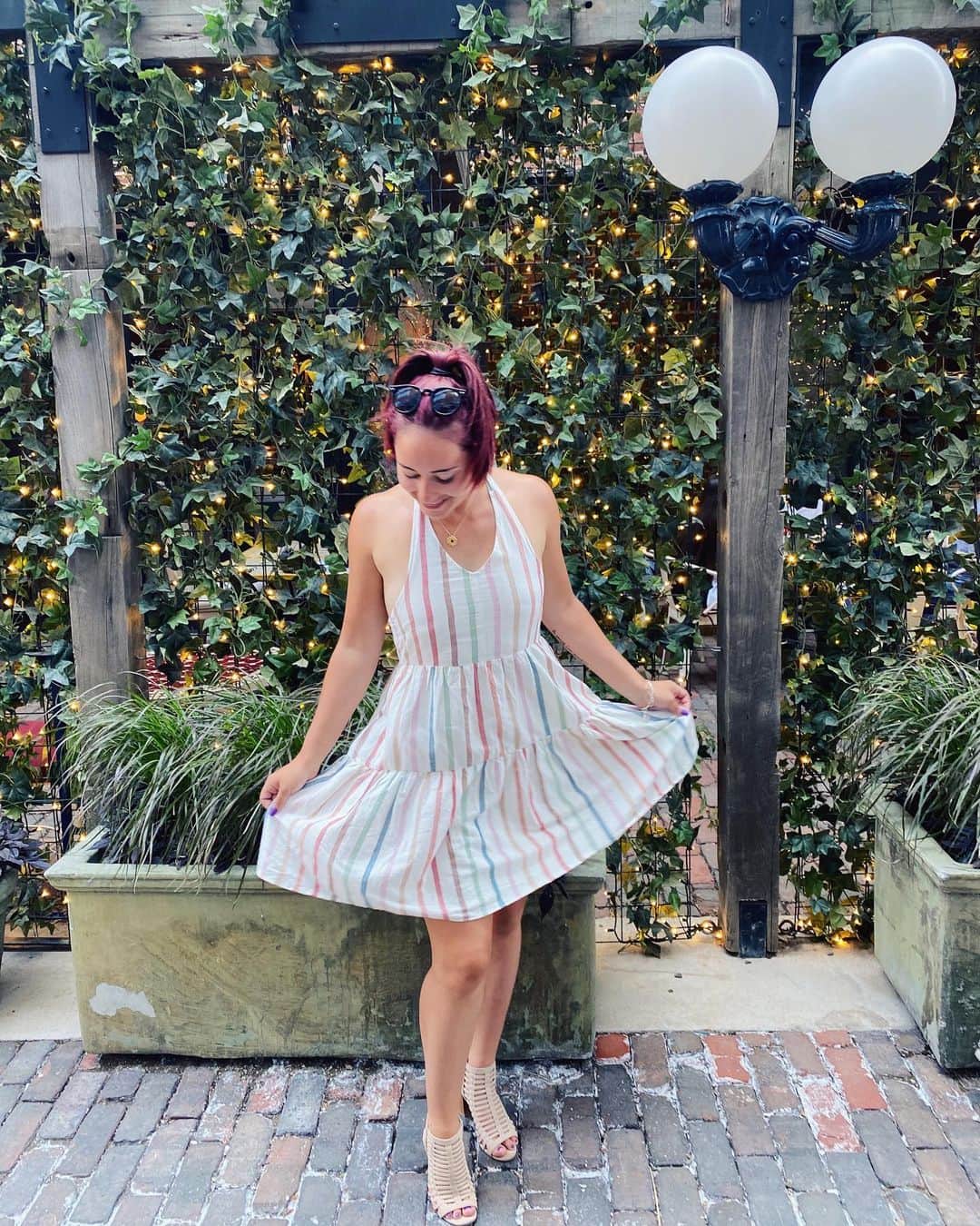 ケイトリン・オズモンドのインスタグラム：「Summer, sundresses, and brunch. Any takers?  • • • #americaneagle #cluny #dressmeup #iliketobeabarbiesometimes」