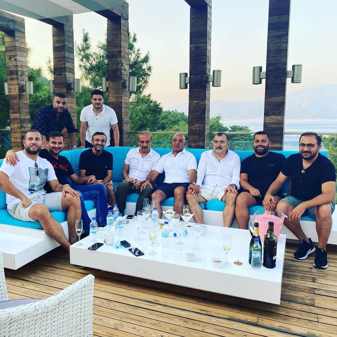 グーカン・サキのインスタグラム：「Dostlarla birlikte güzel bir gün geçirdik #marmaris 😎」