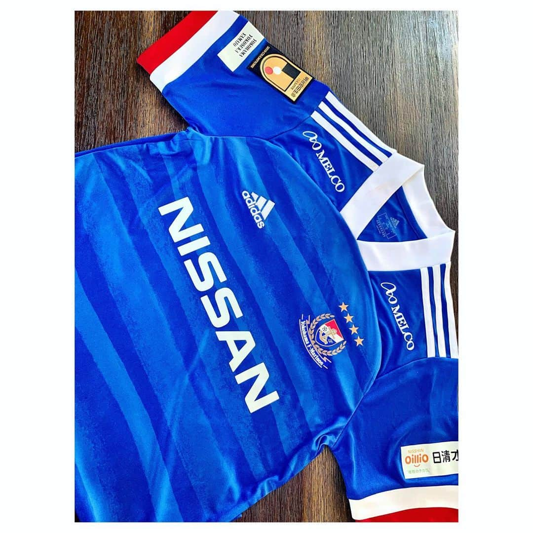 MINMIさんのインスタグラム写真 - (MINMIInstagram)「champion uniform ママだけズルい、 そりゃ言われるよねw ⭐️⭐️⭐️⭐️ #fmarinos #championyear2020 #息子達に自慢と言われても仕方がない^ ^ #カッコ良すぎて死ぬ🔥 #日本帰ったら買ってあげるさ #勝者のユニフォーム #winner」7月5日 4時23分 - minmidesu