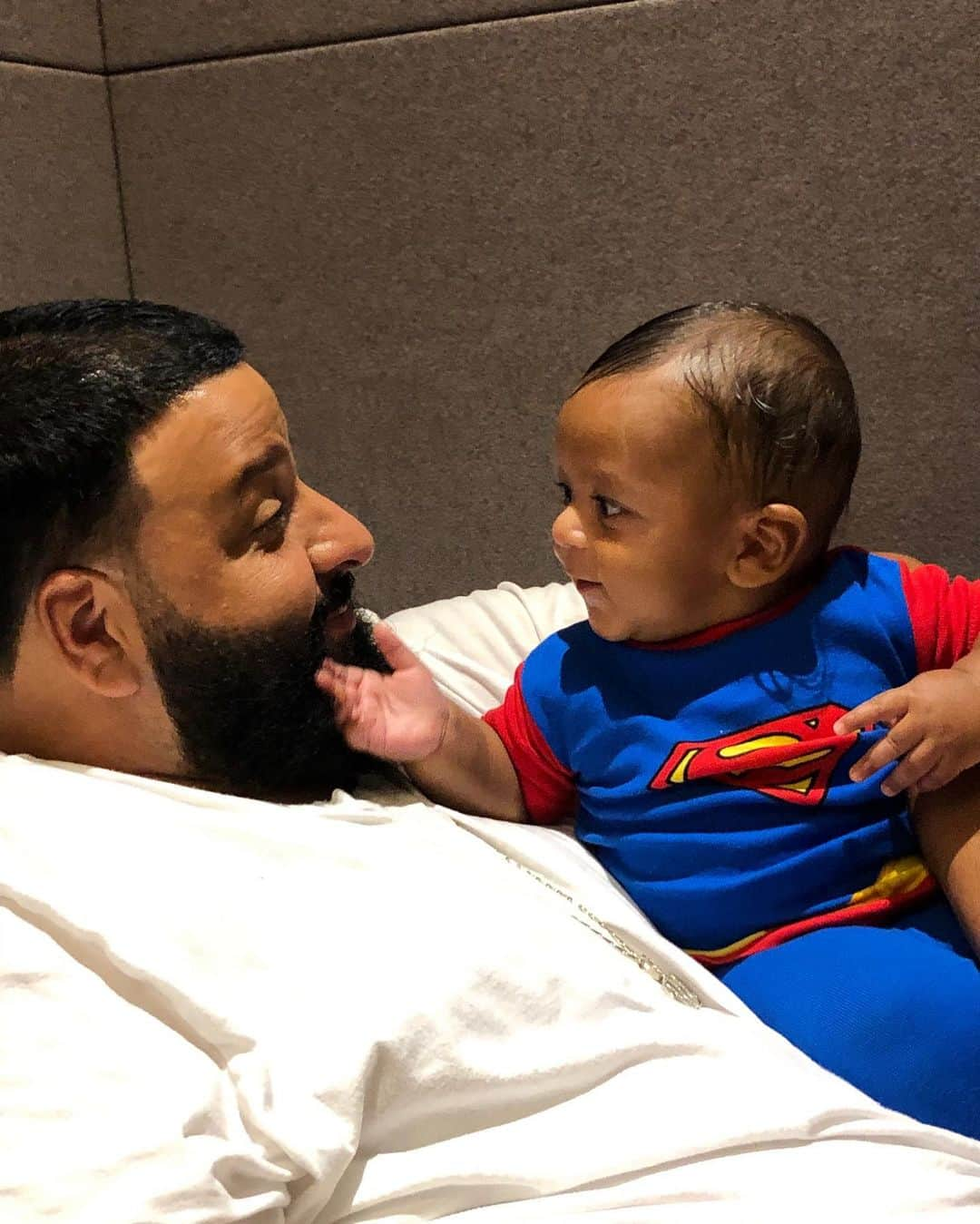 DJキャレドさんのインスタグラム写真 - (DJキャレドInstagram)「Daddy and @aalamkhaled 🌎 THANK YOU GOD 🤲🏽」7月5日 4時24分 - djkhaled