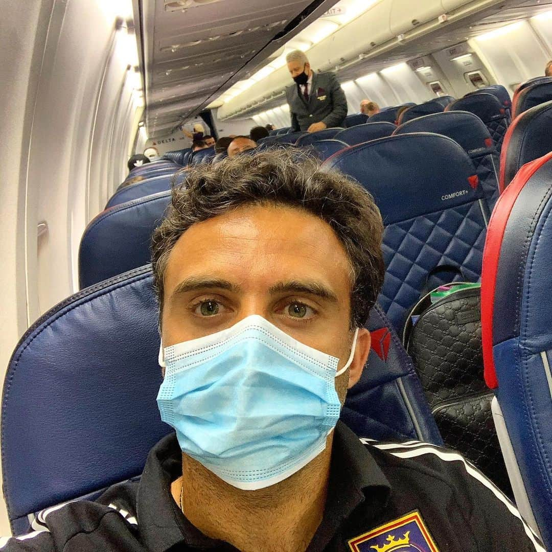 ジュゼッペ・ロッシさんのインスタグラム写真 - (ジュゼッペ・ロッシInstagram)「Social distancing at its finest 😷😷#realsaltlake #mls #Orlandotrip #delta」7月5日 4時56分 - beppe787