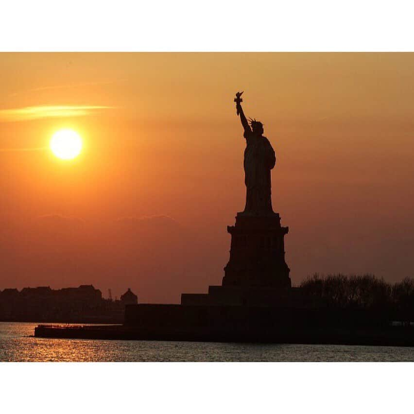 ヨハネス・ヒューブルさんのインスタグラム写真 - (ヨハネス・ヒューブルInstagram)「Happy 4th of July 🇺🇸  -First time we are spending the Holiday at Home and not in Paris. Have a great and safe weekend, my American friends 🎇 #independenceday」7月5日 5時01分 - johanneshuebl