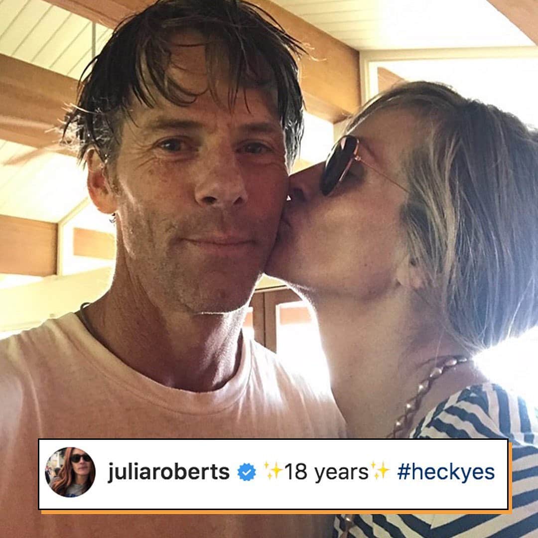 E! Onlineさんのインスタグラム写真 - (E! OnlineInstagram)「Danny Moder avoided a big mistake (huge) when he married Julia Roberts 18 years ago. 😘(📷:Getty Images)」7月5日 5時01分 - enews