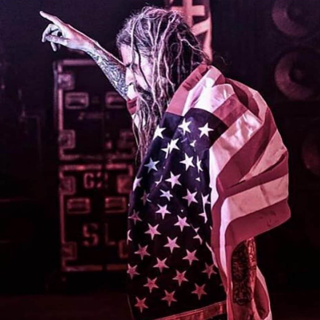 ロブ・ゾンビのインスタグラム：「It’s the 4th of July! 🧨 try not to blow your fingers off! 💥 🖐 🤬#robzombie #july4th #kaboom #robfennphotography」