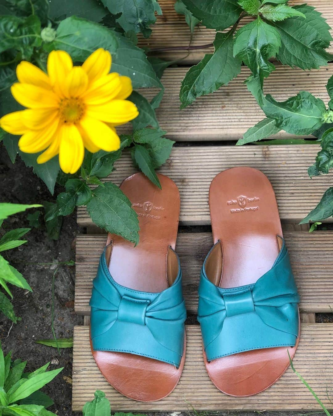 ツェハさんのインスタグラム写真 - (ツェハInstagram)「WE ❤️SUMMER Discover the Urban Classics Collection for Woman NOW on line #zeha #zehaberlin #schuhe #sandalidonna #footwear #scarpedonna #sandalen #sandali #turchese #blau #gelb #heritage #vintage #newretro #pantone #papaveri #sonnenhut #summer #sandals #heritage #womanshoes #natura #trend2020 #summervibes #pums #sandalirossi #summer2020 #estate2020」7月4日 20時37分 - zehaberlin