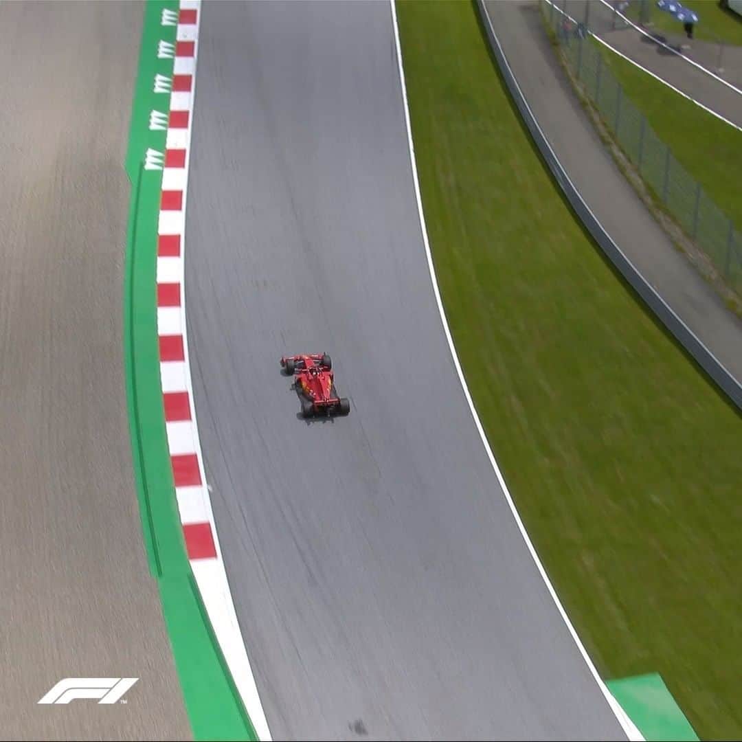 のインスタグラム：「The best seat in the house... helicam 😍🚁 . #F1 #Formula1 #AustrianGP #SebastianVettel #Ferrari @scuderiaferrari」