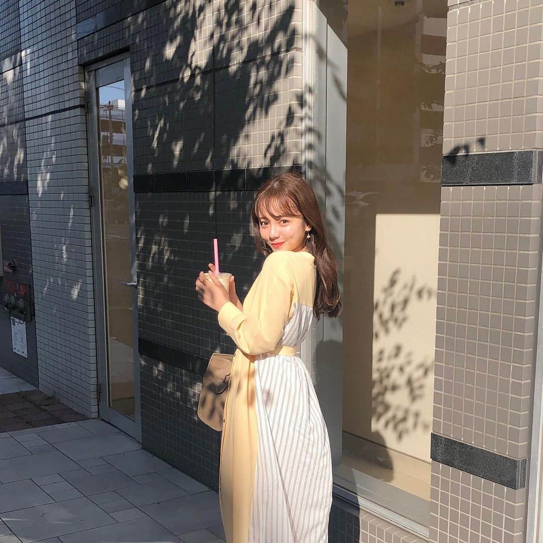 のインスタグラム：「ㅤㅤ 質問箱にくるメッセージが どれも嬉しいばかり♡ 「自分の顔で一番好きな角度は？」 「こう。」 です😋」