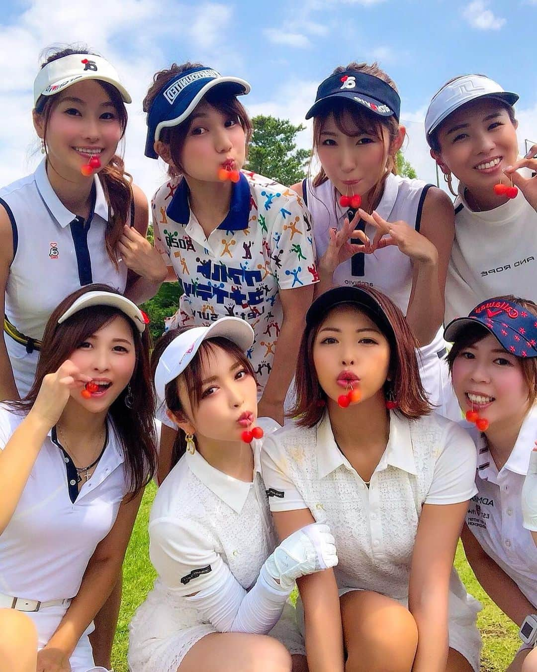 あおい夏海さんのインスタグラム写真 - (あおい夏海Instagram)「みんなでチェリー🍒🍒 . タイトル【永遠のさくらんぼ娘】 みんなにチェリーの扱いがうまいと言われたーw 加え方ねw . 以前DVDのジャケット撮影でさくらんぼくわえたから🍒🥰✌️ . 気になった方はAmazonとかで探してみてねーw🍒🍒 ぽっちゃりの頃の私が見れます🙌💕 .  #はいチェリー #ゴルフ女子 #あおい夏海 #ゴルフ #ゴルフ場 #セベバレステロス #jgmアンバサダー #女子会 #最高 #さくらんぼ #白コーデ #ホワイトコーデ #晴れ女 #ゴルフウェア #ゴルフコーデ #ゴルフファッション ##おしゃれゴルファー #アラサー女子 #リエンダスエルタ #ゴルフ日和」7月4日 21時02分 - natsumi.aoi