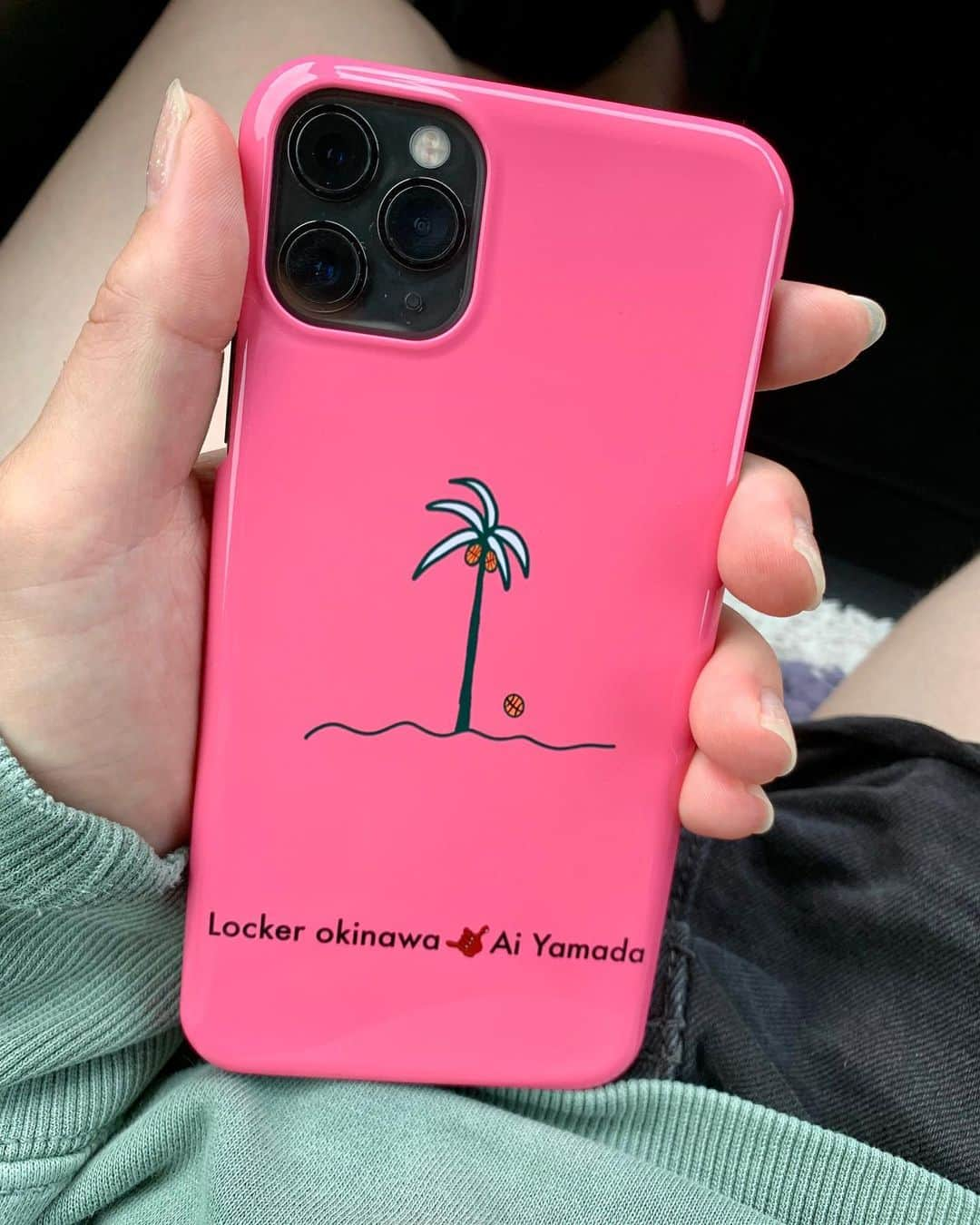 山田愛さんのインスタグラム写真 - (山田愛Instagram)「🌴🥥💕 ・ i phone ケースのお問い合わせはDMか @locker.okinawa のプロフィールのホームページからネットショップへ🤙🏽 #coconut #ココナッツ　 #hawaii #palmtree #summer #🥥 #pink #caseiphone  #art #design #graphicdesign #basketball #basketballart」7月4日 21時04分 - aiyamada_