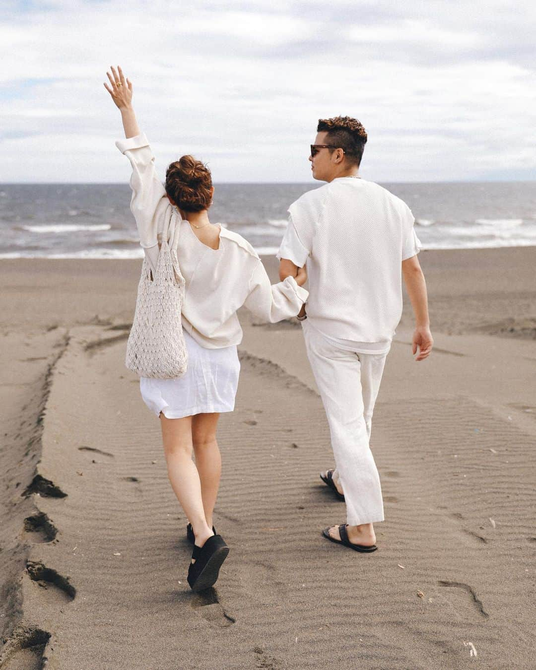 Julia Castroさんのインスタグラム写真 - (Julia CastroInstagram)「🌬🌊🌊🌊🌞🕊 . #JULIDY #summer #photography  #beach #photo #summerstyle #fashion #outfit #whitefashion  #couple #relationship #boyfriend #girlfriend #夏 #海 #ビーチ #白 #服 #白服 #写真 #カップル  #ホワイト #夏服 #自然 #波 #レトロ」7月4日 21時08分 - julia.c.0209