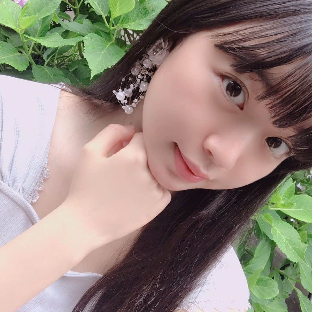 吉田万葉のインスタグラム：「今日はレアな感じのお洋服🌱 ͛.* いろんなお洋服を着こなせる女の子になりたいな〜💗  まんよは今日からテストはじまったよ〜ꪔ̤̥✎  頑張るぞっ！  #今日のコーデ #ビーズバック #jk #sjk #Instagram」