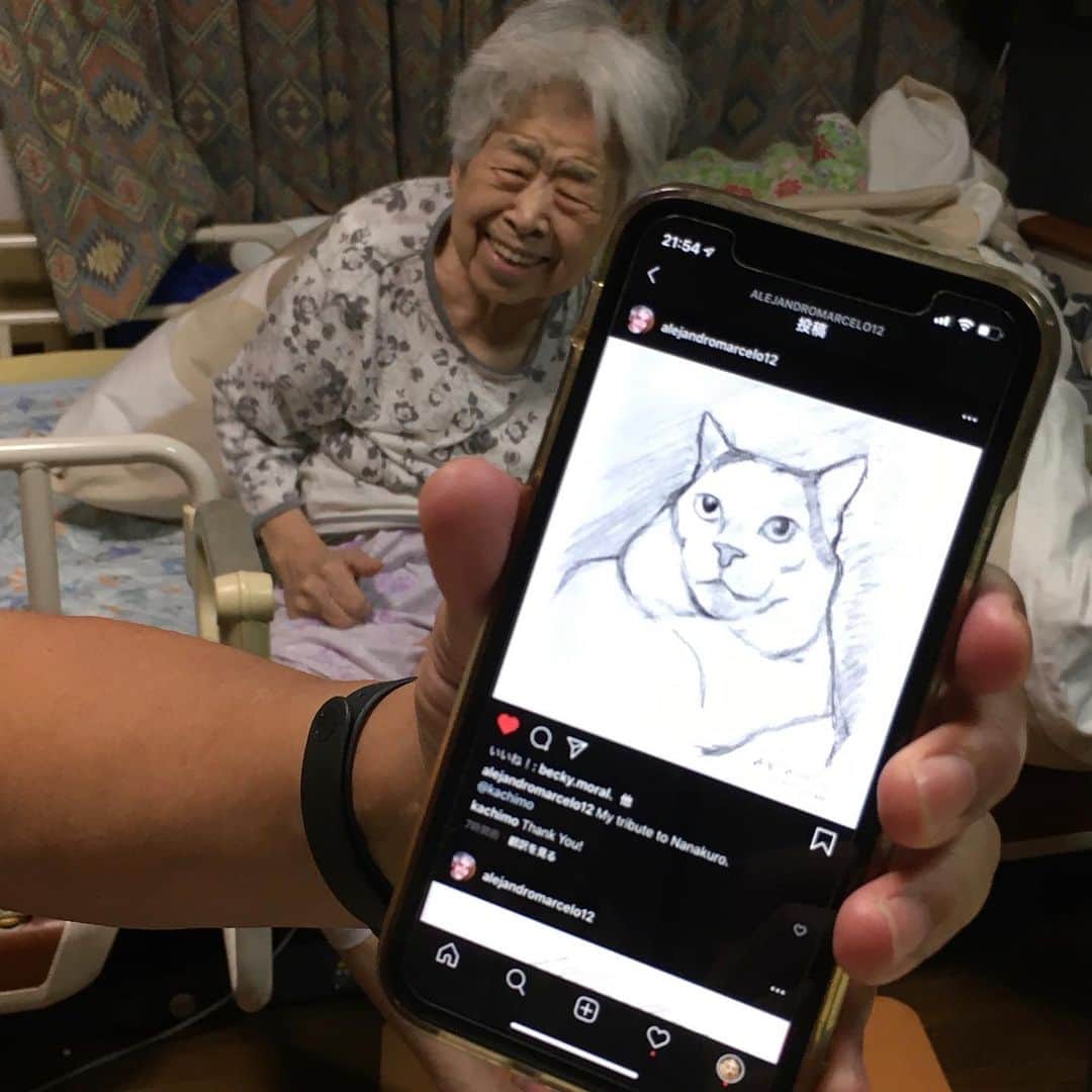 Kachimo Yoshimatsuさんのインスタグラム写真 - (Kachimo YoshimatsuInstagram)「ナナクロのホッペがそっくり！と言って。  #うちの猫ら #nanakuro @alejandromarcelo12 #猫 #ねこ #cat #ネコ #catstagram #ネコ部 http://kachimo.exblog.jp」7月4日 21時27分 - kachimo