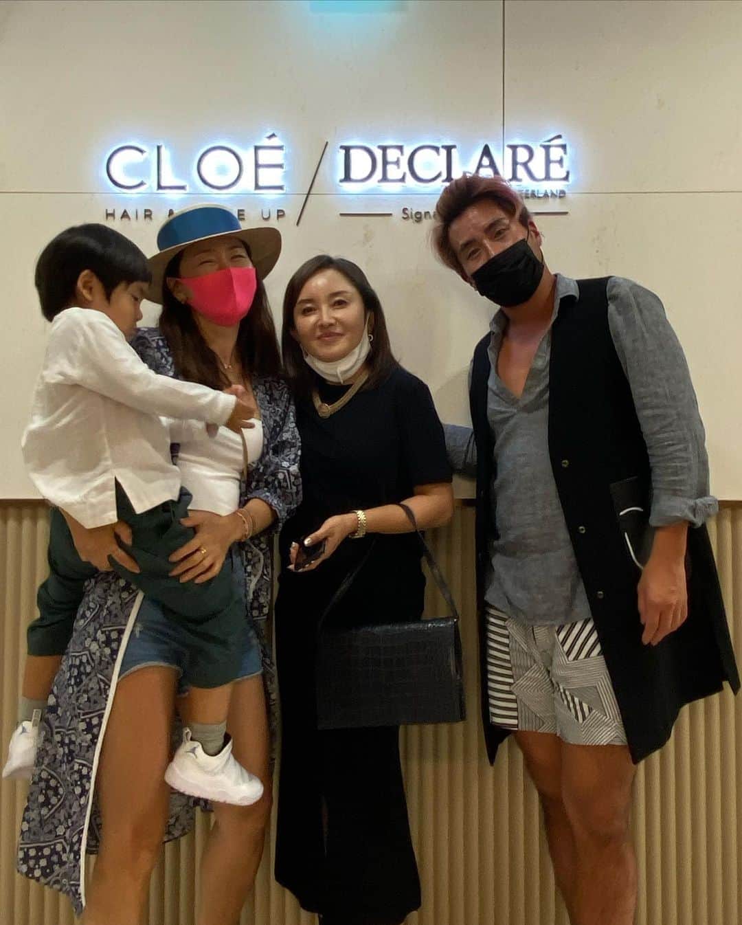 アン・ソニョンさんのインスタグラム写真 - (アン・ソニョンInstagram)「#안길동그램  . . . 서울역서 바로 달려가서 너무 혼자 바닷가복장이라 쵸큼 챙피했지만, #클린이태원 한복판에 힙터지는 #몬드리안호텔 오픈이라니, 그리고 그 안에 #끌로에뷰티샵 이라니 이건 뭐 초대못받으면 #핵인싸 아닌걸로😉 . . . . 어느덧 20여년의 인연, 진정한 #외유내강 내공레벨 50000+ 이신  #김선진대표님 @c_l_o_e_kim_sunjin  늘 존경하고 사랑해요❤️ . . . 내 동생 #진팍원장 @parknbaker  다들 줌바강사로 알고 계시겠지만 자그마치 캐나다 로레알스쿨 졸업한 #헤어디자이너 로 더 유명하다는 사실👍 이번 힙터지는 #끌로에in몬드리안호텔 샵의 대표원장님 되신거 축하해 축복해 ❤️ . . . . 내가 소개한 두분 인연 오래오래 20년30년 가시길🙌🏻 . . . . #사람이재산이다 #사람부자 #흥부자 #열정부자 #바로어무이 #바로스와친구들💕」7月4日 21時27分 - anney_an_love