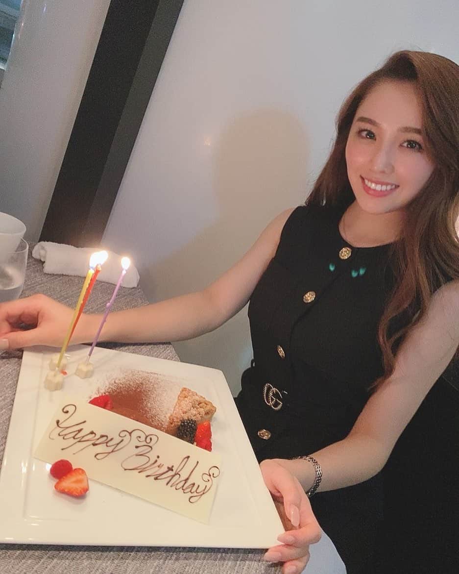 石田安奈のインスタグラム：「💕💕💕  #誕生日　#24歳　#ハッピー　#あっという間。」