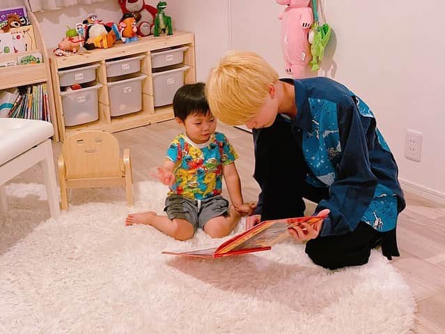 正宗幹也（みっき〜）さんのインスタグラム写真 - (正宗幹也（みっき〜）Instagram)「久方ぶりのぽんす王子👦🏻 会うの半年ぶりぐらいやから序盤見知りされてたけど、慣れてきたら汗びっしょりなるまで一緒に暴れ回ってた😂 もうすぐぽんとぅもお兄ちゃんになるんか〜 想像つかないなあ〜 #👅この顔しかせん」7月4日 22時04分 - _mky_mky