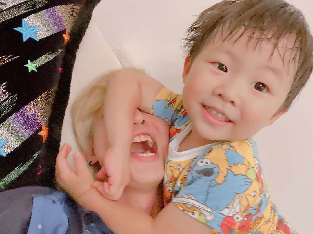 正宗幹也（みっき〜）さんのインスタグラム写真 - (正宗幹也（みっき〜）Instagram)「久方ぶりのぽんす王子👦🏻 会うの半年ぶりぐらいやから序盤見知りされてたけど、慣れてきたら汗びっしょりなるまで一緒に暴れ回ってた😂 もうすぐぽんとぅもお兄ちゃんになるんか〜 想像つかないなあ〜 #👅この顔しかせん」7月4日 22時04分 - _mky_mky