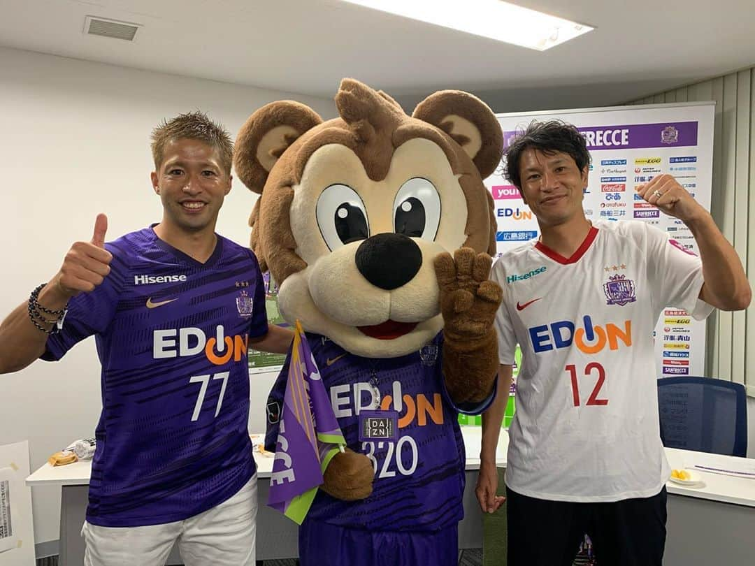 森崎浩司さんのインスタグラム写真 - (森崎浩司Instagram)「再開初戦完勝勝利🏆🏅3-0⚽️  HIROSHIMAが元気になる勝利⤴️⤴️  皆さんおめでとうございます㊗️🎉  #sanfrecce #勝利 #中島浩司 #サンチェ」7月4日 22時01分 - koji.morisaki77