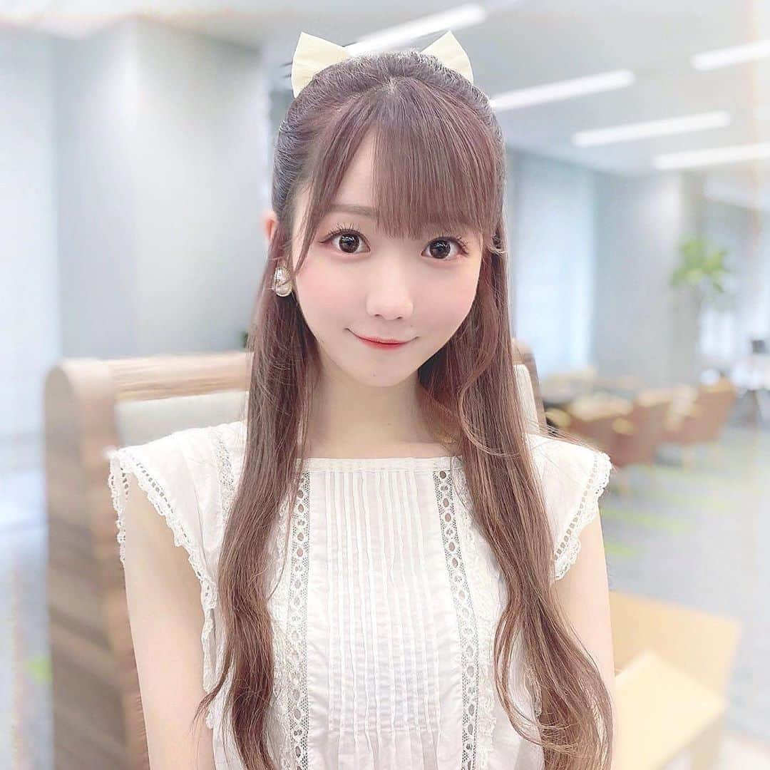 大谷映美里さんのインスタグラム写真 - (大谷映美里Instagram)「🤍 ㅤㅤㅤㅤㅤㅤㅤㅤㅤㅤㅤㅤㅤ リボンで猫耳ヘア🐱🎀 ㅤㅤㅤㅤㅤㅤㅤㅤㅤㅤㅤㅤㅤ 今日もいちにちありがとう〜♡ お洋服は #snidel のセットアップ🥛💭 ㅤㅤㅤㅤㅤㅤㅤㅤㅤㅤㅤㅤㅤ」7月4日 22時02分 - otani_emiri