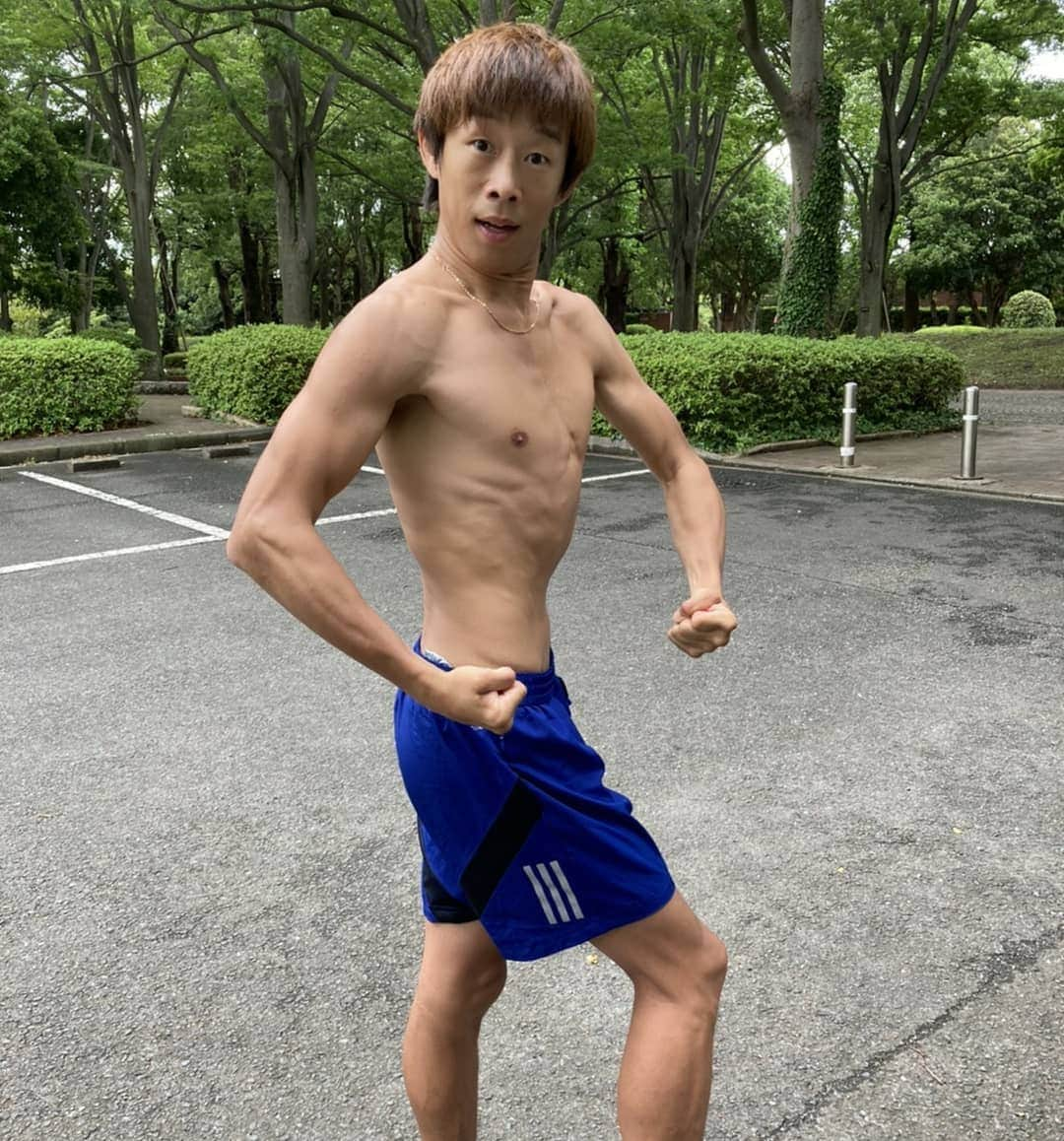 清水聡さんのインスタグラム写真 - (清水聡Instagram)「今日は雨も降らなかったのでラストの階段トレーニングをしてまいりました！  八重樫さん、未来くんお付き合いありがとうございました🙇✨  だいぶ絞れてきたけど、俺のお腹に内臓入ってない疑惑が😂笑  #ボクシング#boxing #boxingtraining #体幹#physical#体幹トレーニング #sports#sport#スポーツ#athlete#アスリート#トレーニング#training#ランニング#running#run #runner #boxer#減量#ダイエット」7月4日 22時03分 - satoshishimizu0313