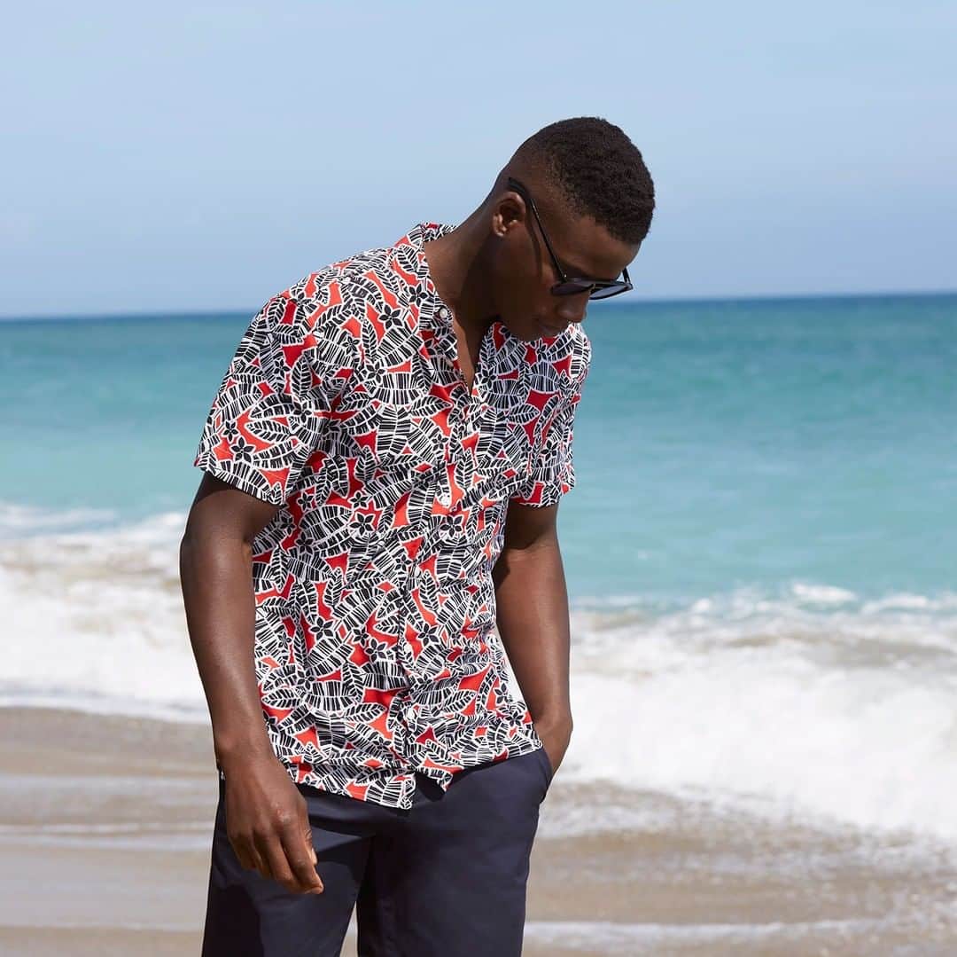 ペリーエリスのインスタグラム：「Celebrating 4th of July in style as we hit the beach. How are you celebrating the day? Let us know below!  #lifereadysince1976」