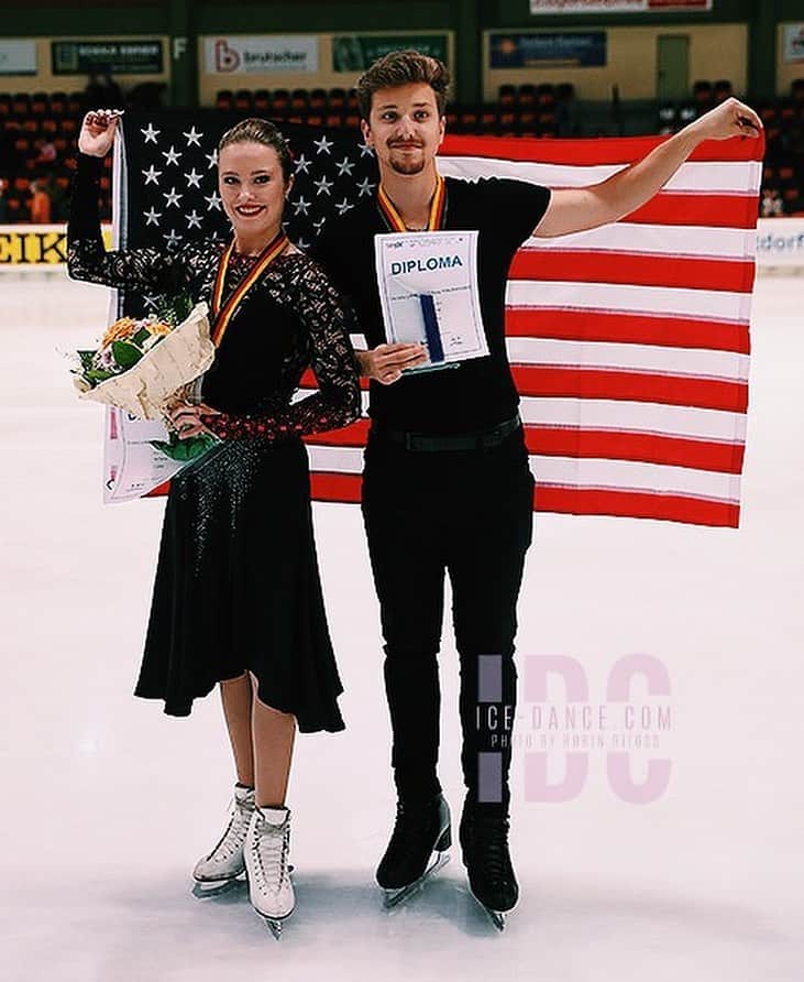 クリスティーナ・カレイラのインスタグラム：「Happy 4th!🥳🎉🇺🇸 Proud to represent team USA #4thofjuly #teamusa #usa🇺🇸 #figureskating #icedance」