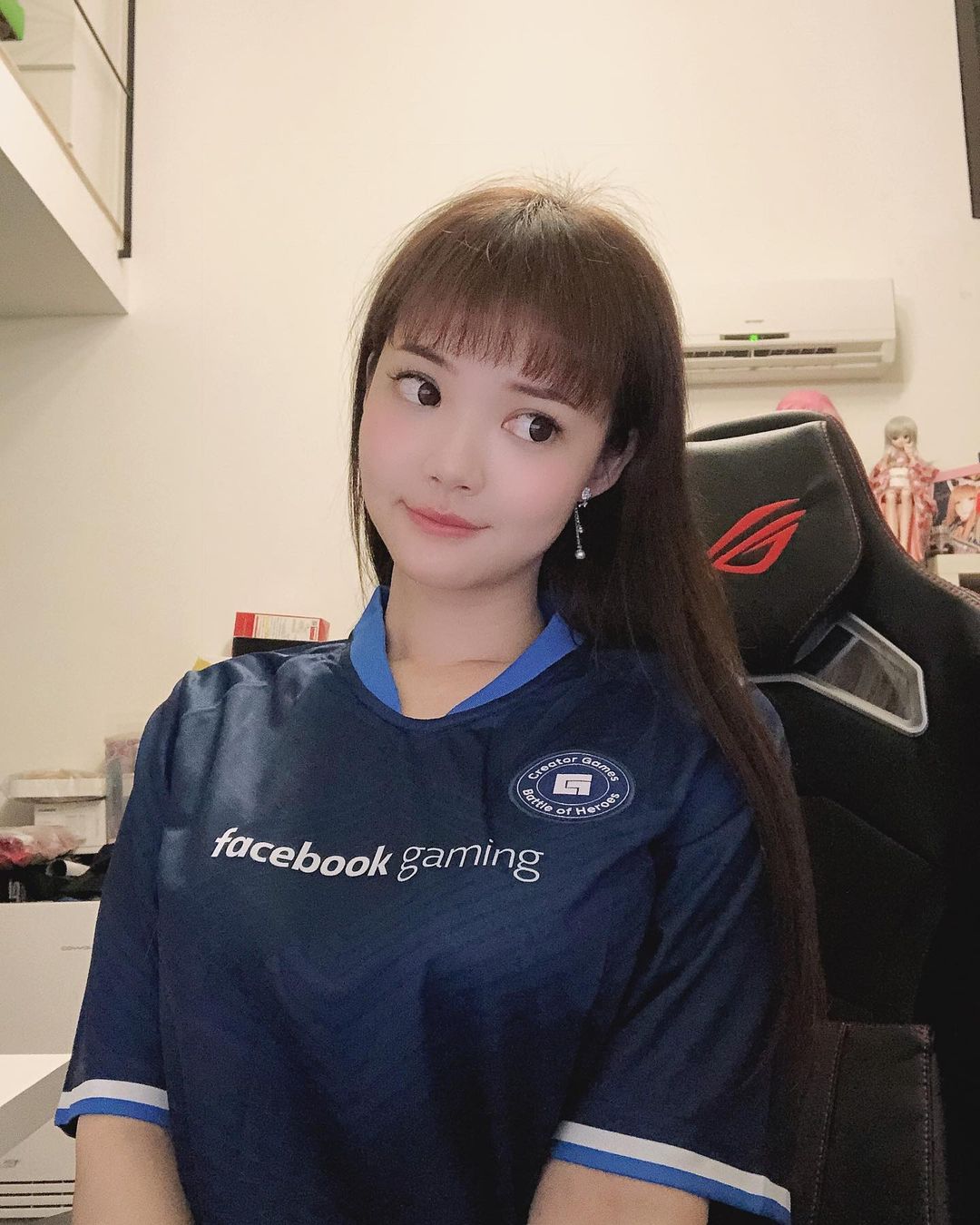 YingTzeさんのインスタグラム写真 - (YingTzeInstagram)「Thank you @facebookgaming & @egg_network for the awesome jersey ! 💕✨ _ I’ve am participating in the Battle of Heroes , Creator Games under Mobile Legends for the third week so far ~ together with my Team Unknown @mamajess520 , @adibibrahim666 , Kaizer Gaming and @keeloong1234 !  Thank you so much for supporting us !  _ #blessed #facebookgaming #facebookgamingcreators #eggnetwork #creatorgames #mobilelegends」7月4日 22時36分 - yingtze