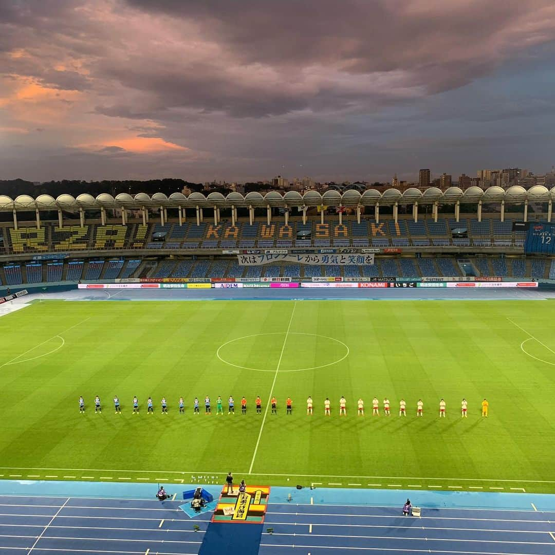 福西崇史さんのインスタグラム写真 - (福西崇史Instagram)「. J1リーグ再開⚽️ サッカーいいね😊 . ぶつかる音や選手達の声もよく聞こえたな〜👂 皆さん、NHKを見て楽しんでもらえましたか〜？w . #リモートマッチ #感謝  #川崎フロンターレ #鹿島アントラーズ #NHKBS #soccer」7月4日 22時40分 - takashi_fukunishi