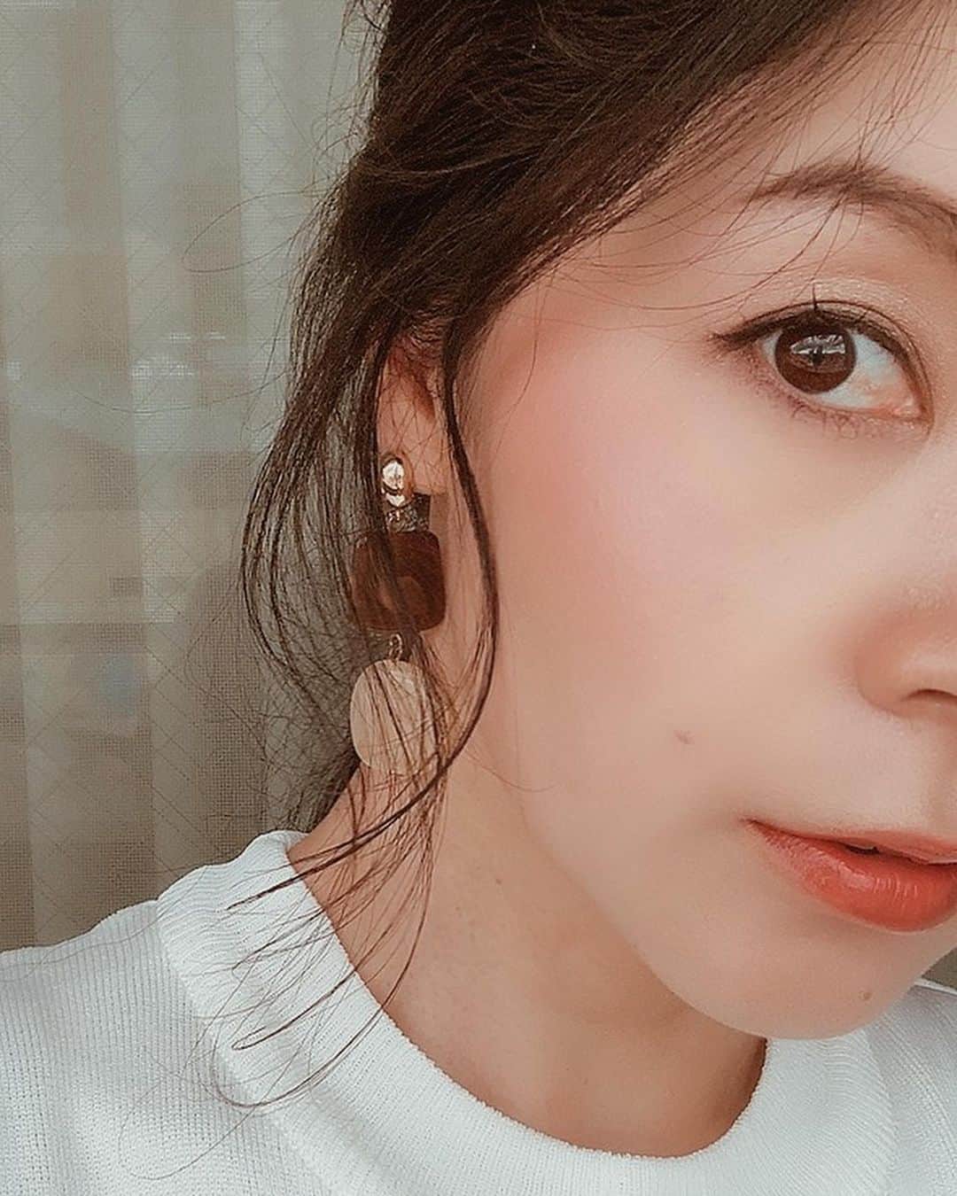 のインスタグラム：「𝕊𝕥𝕠𝕟𝕖 ℙ𝕚𝕖𝕣𝕔𝕖  ピアスは結構ストーンが好み♡ そしてこの色合いも好き♪  𝔹𝕖𝕚𝕘𝕖,𝕆𝕣𝕒𝕟𝕘𝕖,𝔹𝕣𝕠𝕨𝕟,𝔾𝕠𝕝𝕕 暖色系にトキメク♡  #pierce ##warmcolor #loveit #favorite #favoritecolor #favoritepierce #favoritedesign  #ピアス #暖色系 #暖色系カラー #暖色系が好き #ストーンピアス #好きな色」