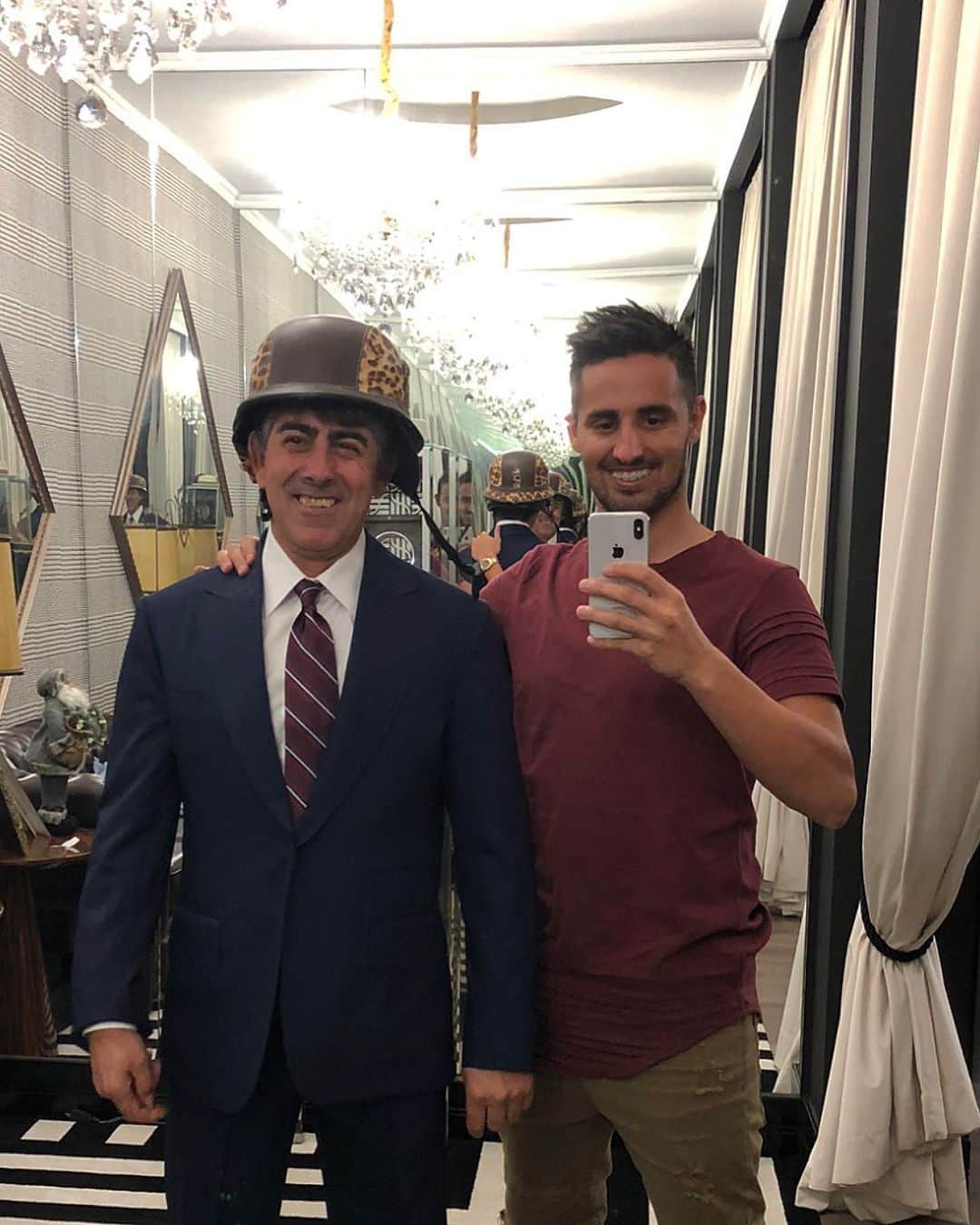 ウーゴ・ヴィエイラのインスタグラム：「Obrigado por me ensinares a ser Pai,Filho, amigo e Homem... Feliz aniversário velhinho!!! Amo-te muito😊❤️😘🙏」