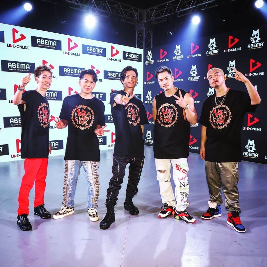 のインスタグラム：「LIVE×ONLINE 7.4 DOBERMAN INFINITY 無事終わりました‼️✨ アリーナツアーから計算すると、7ヶ月空いてしまいましたが...大事なことにたくさん気付けた時間ばかりで、音楽の大切さを今日また感じた時間でした‼️ やっぱりライブは楽しい‼️🔥✨ 無観客、オンラインでのライブでしたが、みんなと“繋がってる”って感じれました✨ このような機会を一緒に作ってくださったABEMAさん、ありがとうございました‼️✨ みんな、また遊ぼうぜ‼️✨」