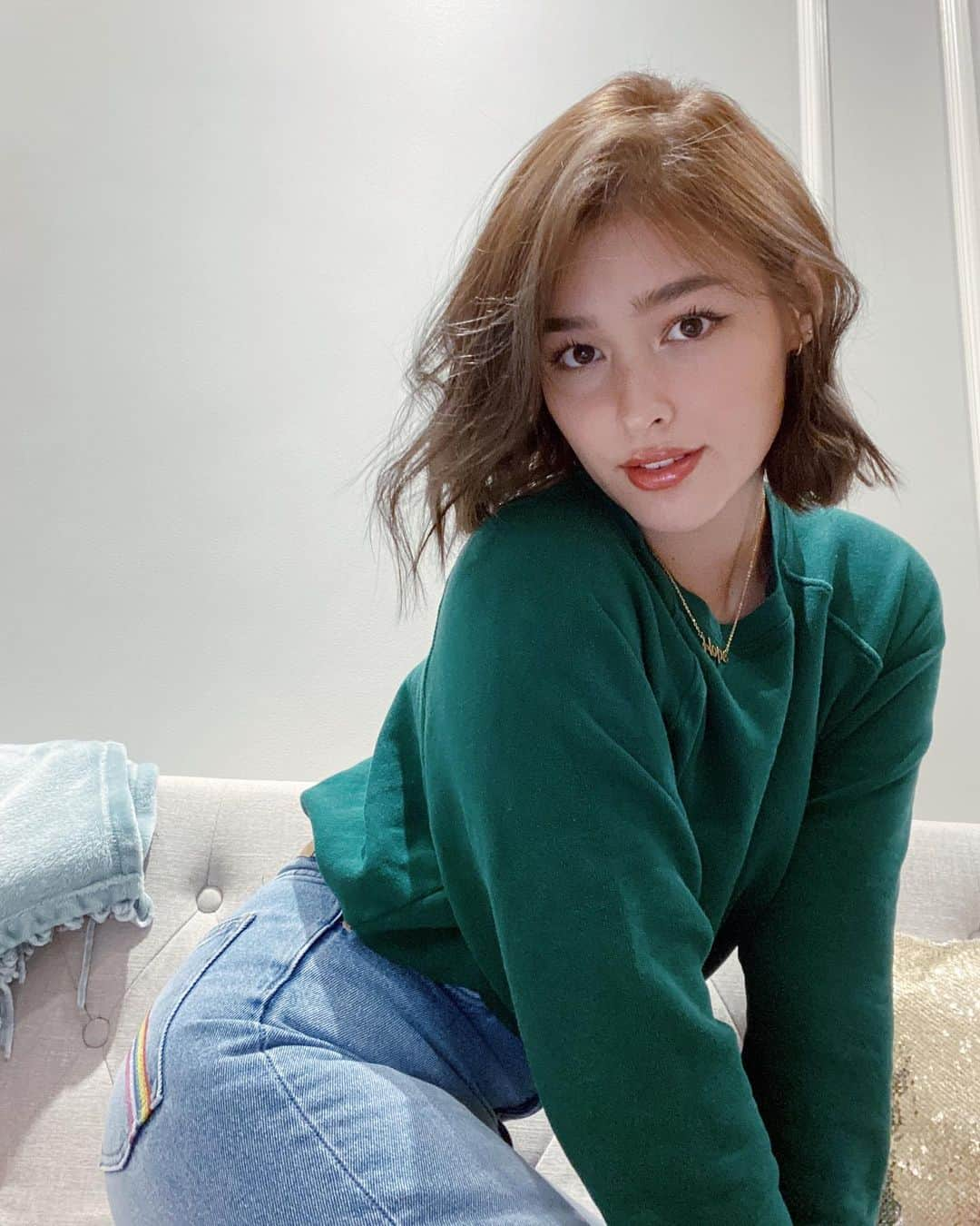 リザ・ソベラーノさんのインスタグラム写真 - (リザ・ソベラーノInstagram)「Really feeling my new healthy hair thank you so much @zero1storyhairsalon 💚 Thank you LizQuens, Liza, and Enrique supporters for tuning in to Showbiz Pa More Loveteam bahay: Star Magic E-Catalogue special! I love you all. 💚」7月4日 23時01分 - lizasoberano