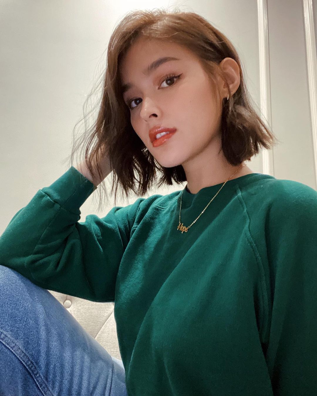 リザ・ソベラーノさんのインスタグラム写真 - (リザ・ソベラーノInstagram)「Really feeling my new healthy hair thank you so much @zero1storyhairsalon 💚 Thank you LizQuens, Liza, and Enrique supporters for tuning in to Showbiz Pa More Loveteam bahay: Star Magic E-Catalogue special! I love you all. 💚」7月4日 23時01分 - lizasoberano