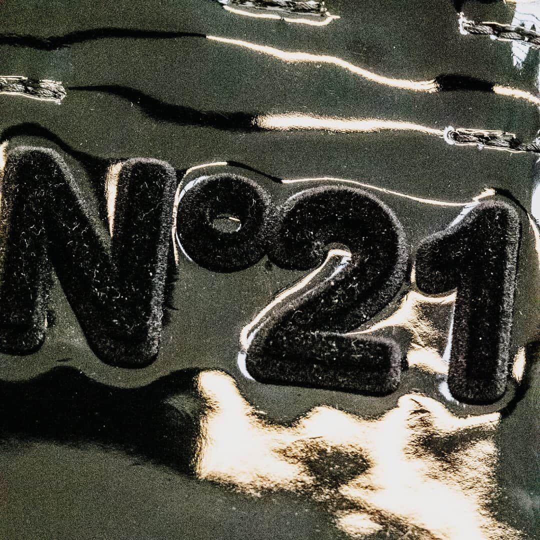 ヌメロ ヴェントゥーノさんのインスタグラム写真 - (ヌメロ ヴェントゥーノInstagram)「N21 Transitional 05 Collection. In store. NOW. #N21 #numeroventuno #alessandrodellacqua #N21Transitional05」7月4日 23時01分 - numeroventuno