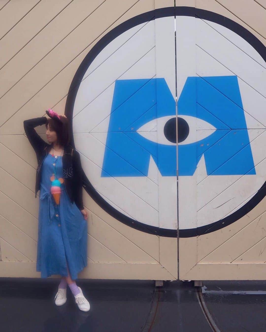 姫崎美桜さんのインスタグラム写真 - (姫崎美桜Instagram)「エンターテインメントで、人々が笑顔で明るくなるのは、とても素敵な事です♡  私はドナルドの おちりﾓﾓｫ(｢🍑･ω･)｢🍑 フェチ♡   あの、もふもふのお尻に、顔を埋めたい…！  …けどっ！ ソーシャルディスタンス！！ くっ！お触り禁止で、ドナルドのおちりはプレミアに見える（笑）  #tokyodisneyland  #東京ディズニーランド  #再開   #ミニーカチューシャ   衣装  ワンピース #rady  上着 #dolceandgabbana」7月4日 23時08分 - mio_mio_dayo