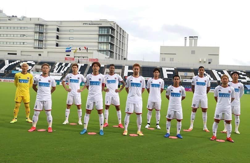 ジェイ・ボスロイドさんのインスタグラム写真 - (ジェイ・ボスロイドInstagram)「Great team performance today after 4 months without a game!  It was a very tough game...  Even though Kazu didn’t play we still swapped shirts! 53 years young 💪🏽  #consadole#team#together#win#belief#determination#striveforgreatness#blessed#hardwork#dedication#soccer#football#training#japan#jleague#adidas#adidastokyo」7月4日 23時10分 - jaybothroyd